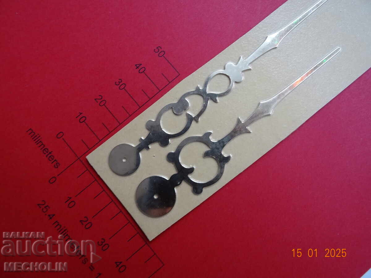 ARROW WALL CLOCK 8 - 5 ARROW WALL CLOCK 8 - 5