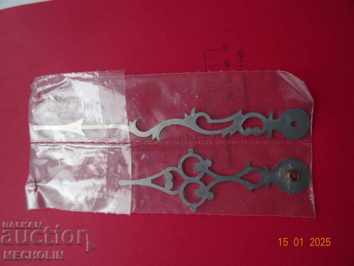 ARROW WALL CLOCK 9 - 5 ARROW WALL CLOCK 9 - 5