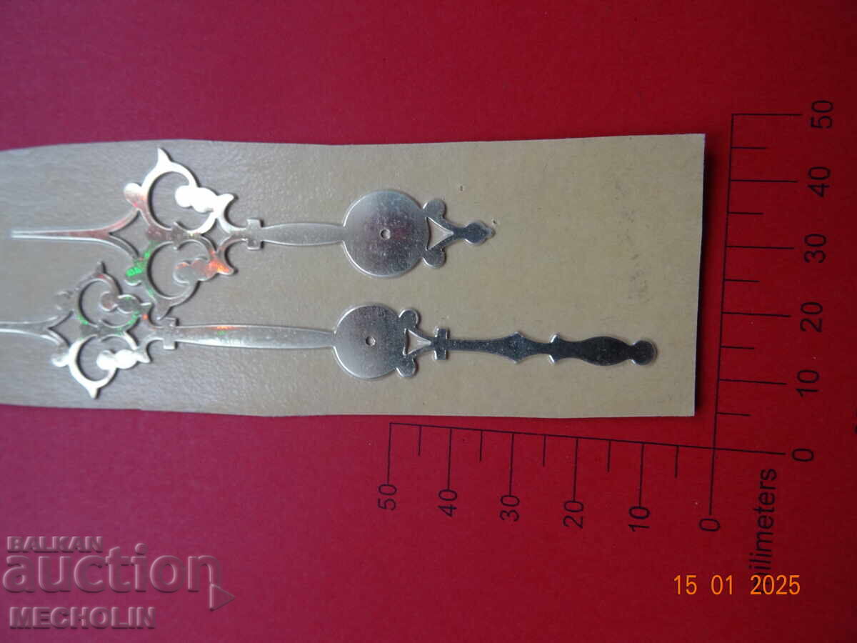 Auction  ARROWS WALL CLOCK 16