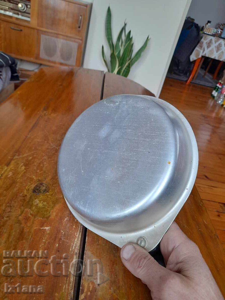 Auction Old aluminum omelette pan, frying pan Auction Old aluminum omelette pan, frying pan