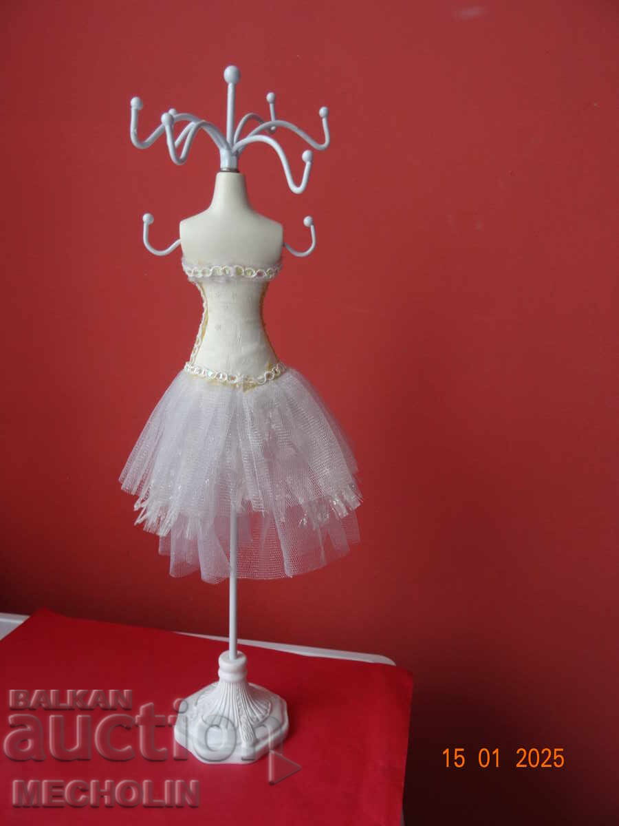 Auction OLD PRINCESS JEWELRY STAND Auction OLD PRINCESS JEWELRY STAND