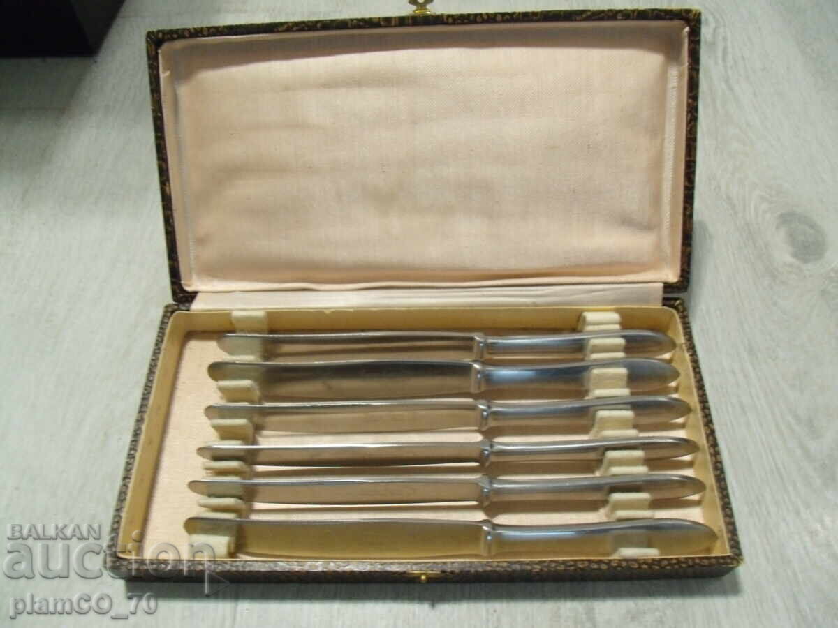 No.*7831 set of old cutlery - 6 pieces of metal knives - 5 No.*7831 set of old cutlery - 6 pieces of metal knives - 5