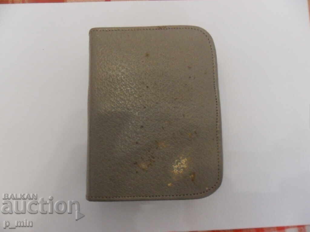 old shaving kit with price 10.00 BGN | € 5.11