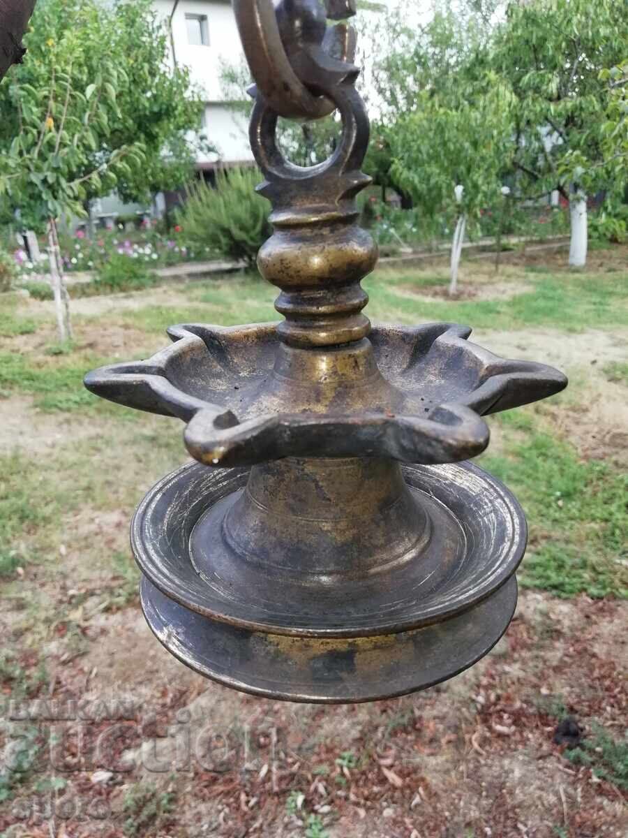 Livrarea Candelabre, tava de ulei