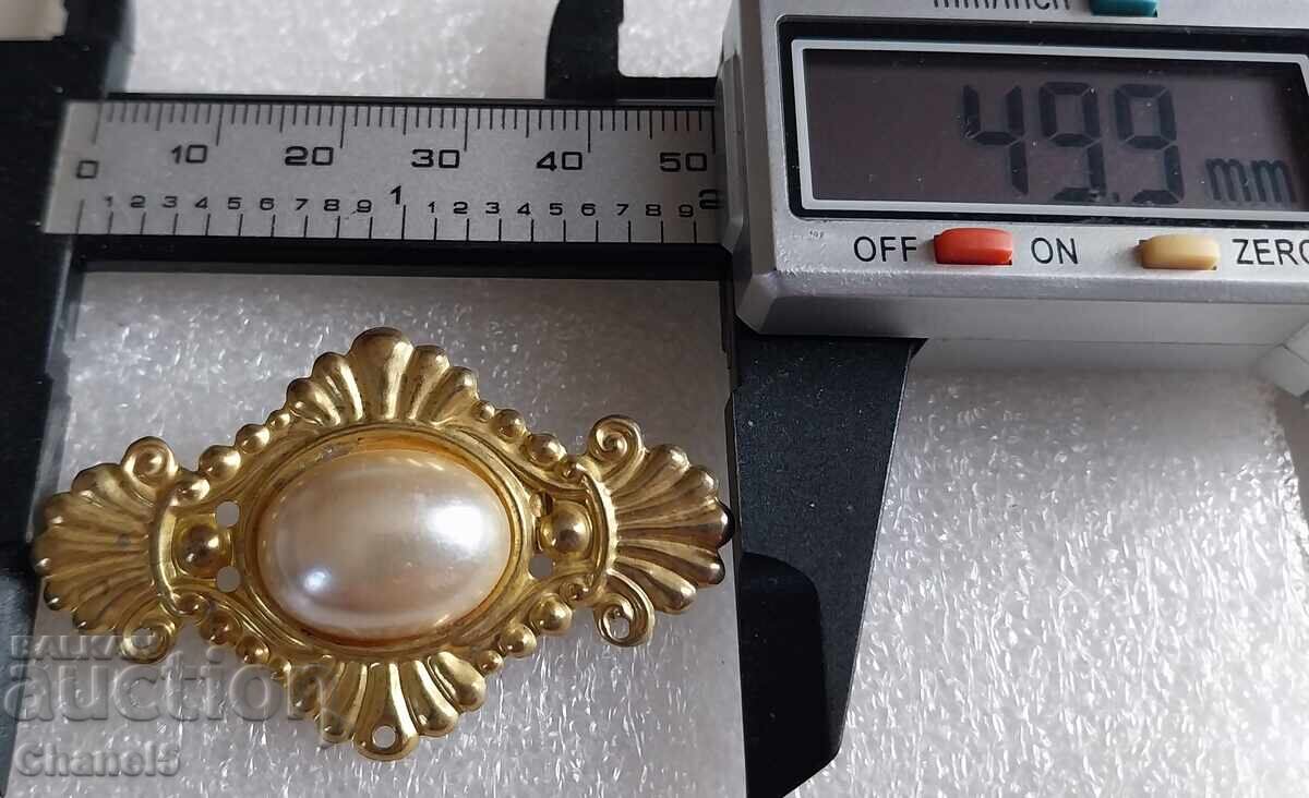 Delivery of OLD BROOCH, JEWELRY, BIJOU (900) Delivery of OLD BROOCH, JEWELRY, BIJOU (900)