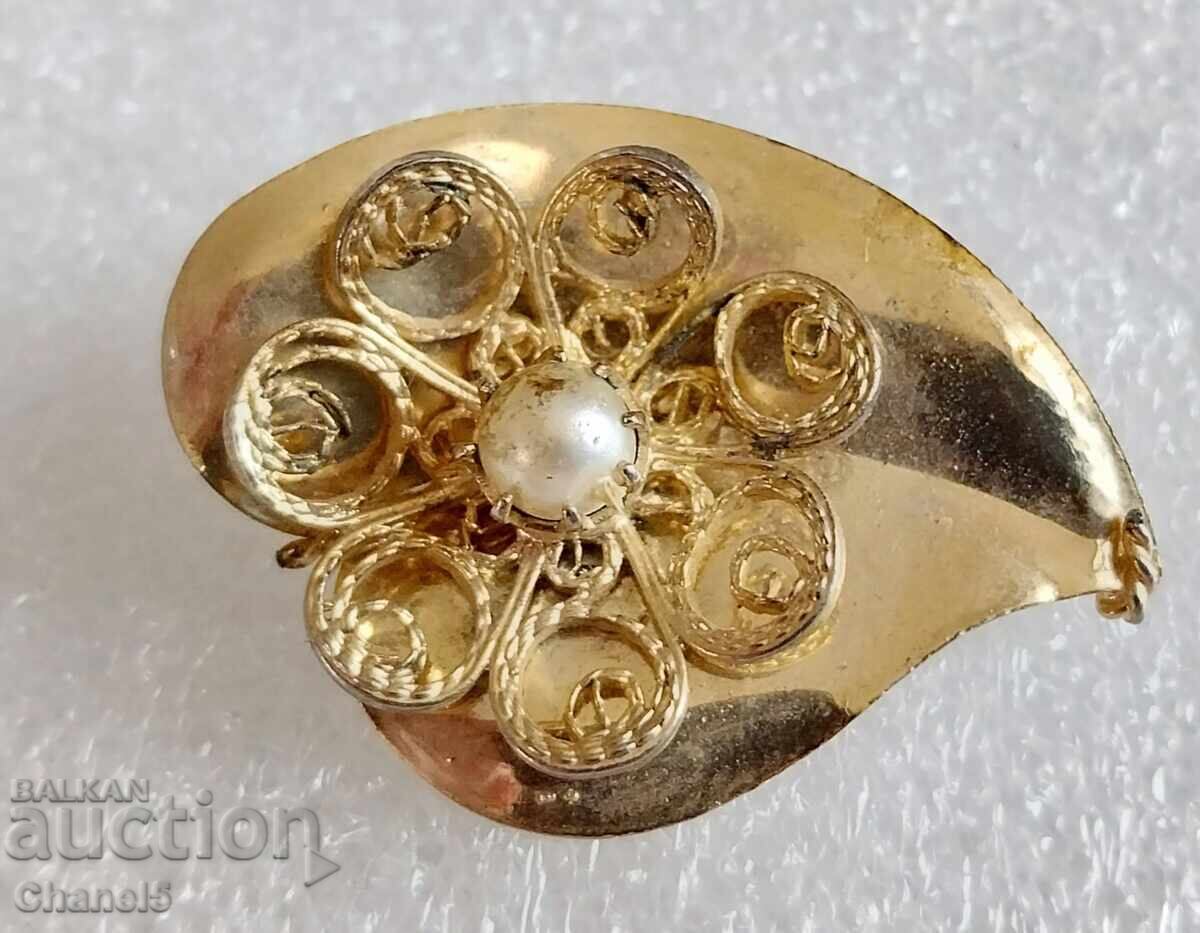 OLD BROOCH, JEWELRY, BIJOU (900) with price 9.90 BGN | € 5.06 OLD BROOCH, JEWELRY, BIJOU (900) with price 9.90 BGN | € 5.06