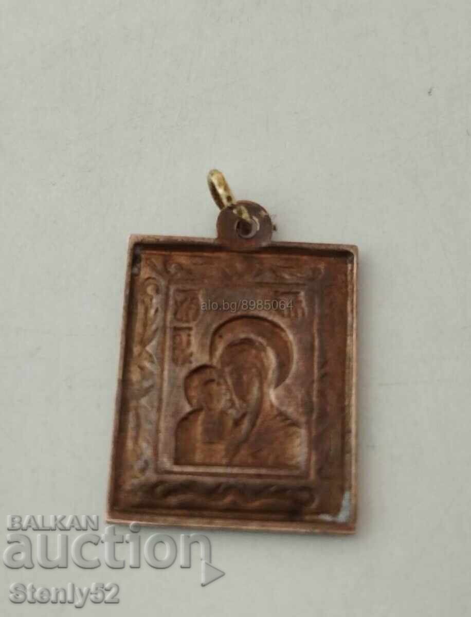 Малка иконка Дева Мария,медальон с размер 1.9/1.5 см. с цена € 5.00 | 9.78 лв.