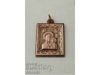 Icoană mică a Fecioarei Maria, dimensiune medalion 1,9/1,5 cm.