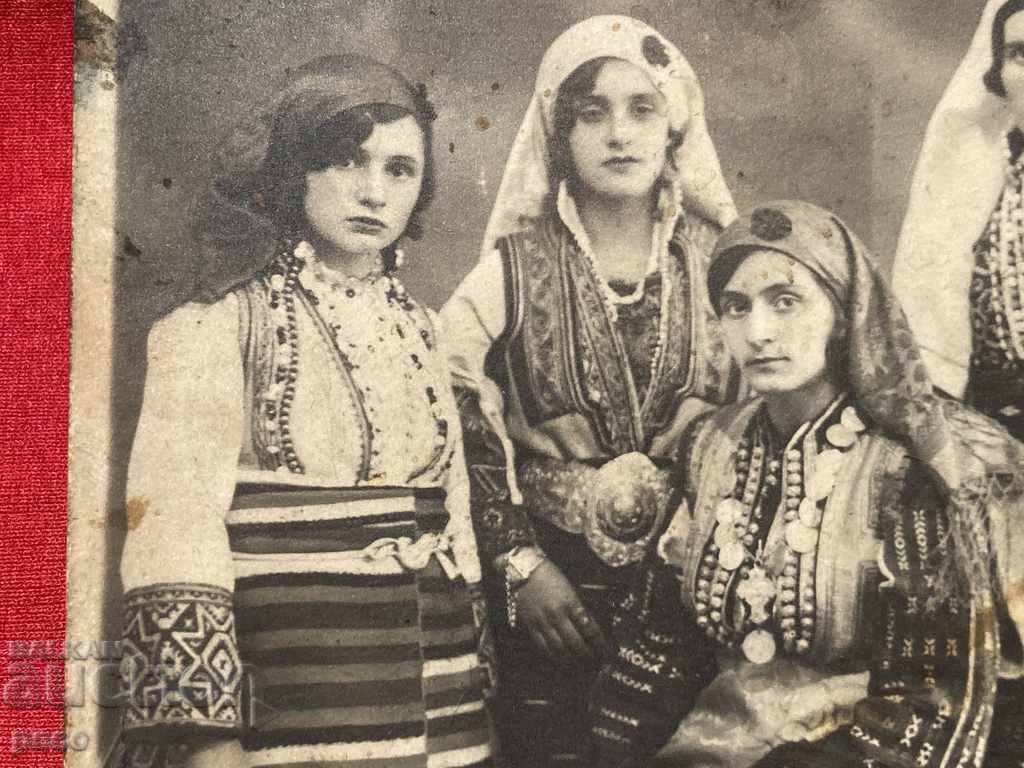Women in Macedonian costumes, old photo with price 15.00 BGN | € 7.67 Women in Macedonian costumes, old photo with price 15.00 BGN | € 7.67