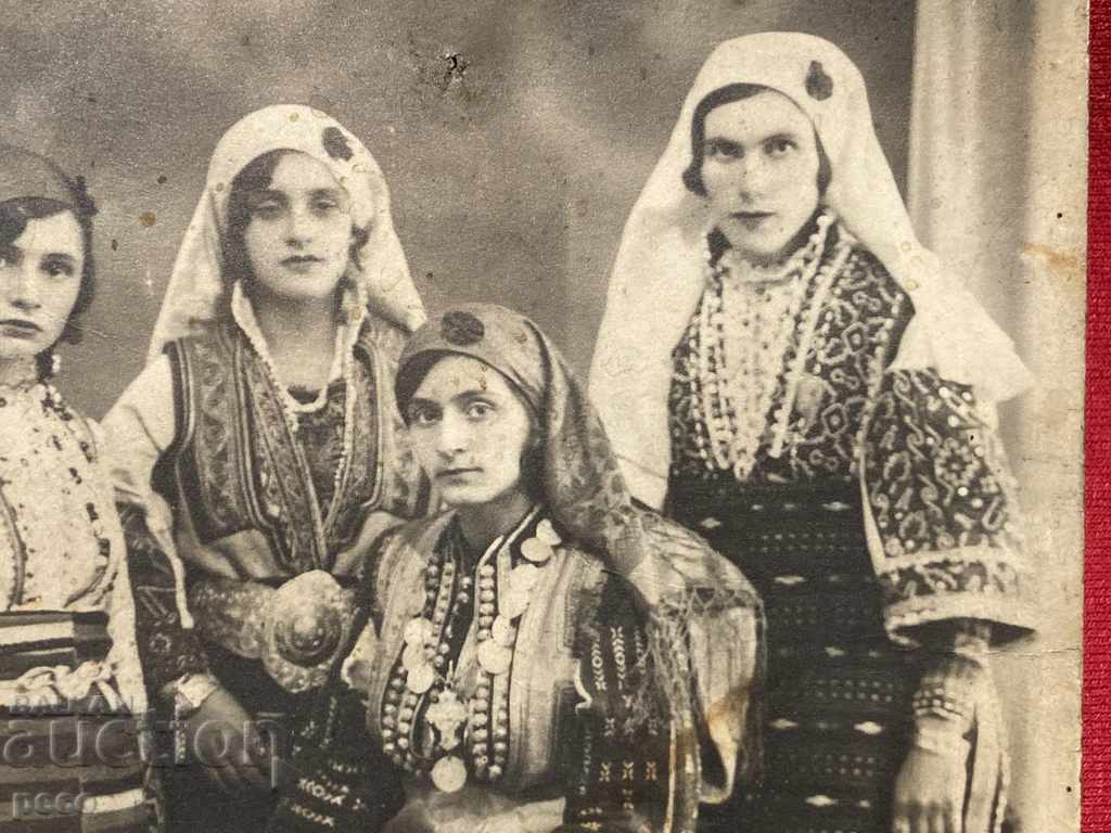 Auction Women in Macedonian costumes, old photo Auction Women in Macedonian costumes, old photo