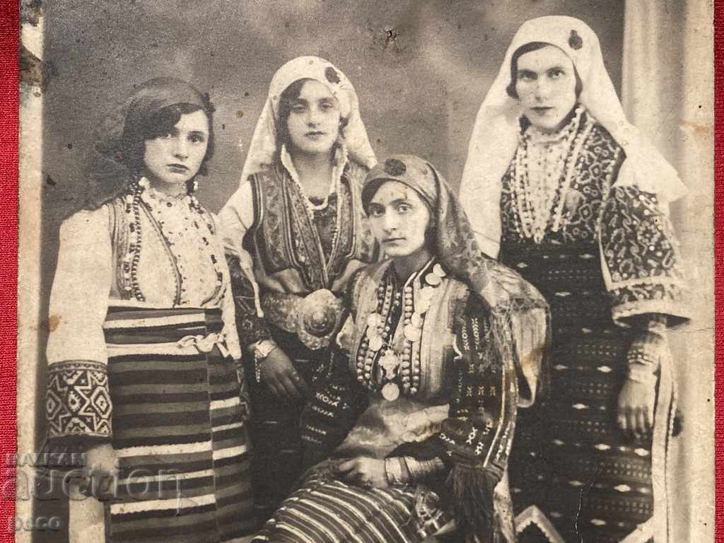 Women in Macedonian costumes, old photo - 5 Women in Macedonian costumes, old photo - 5