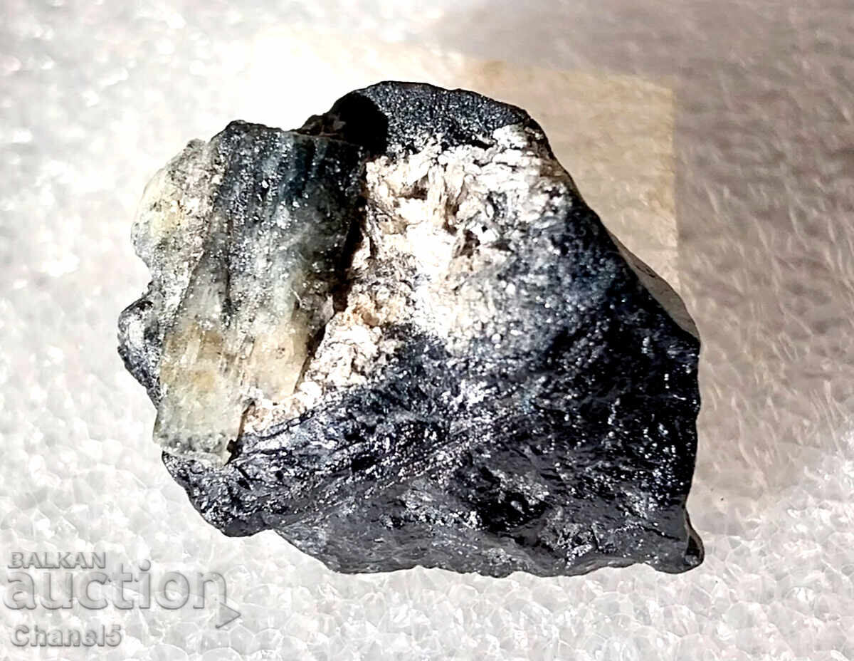 NATURAL BLACK TOURMALINE WITH QUARTZ - 37.95 carats - (687) with price 18.00 BGN | € 9.20