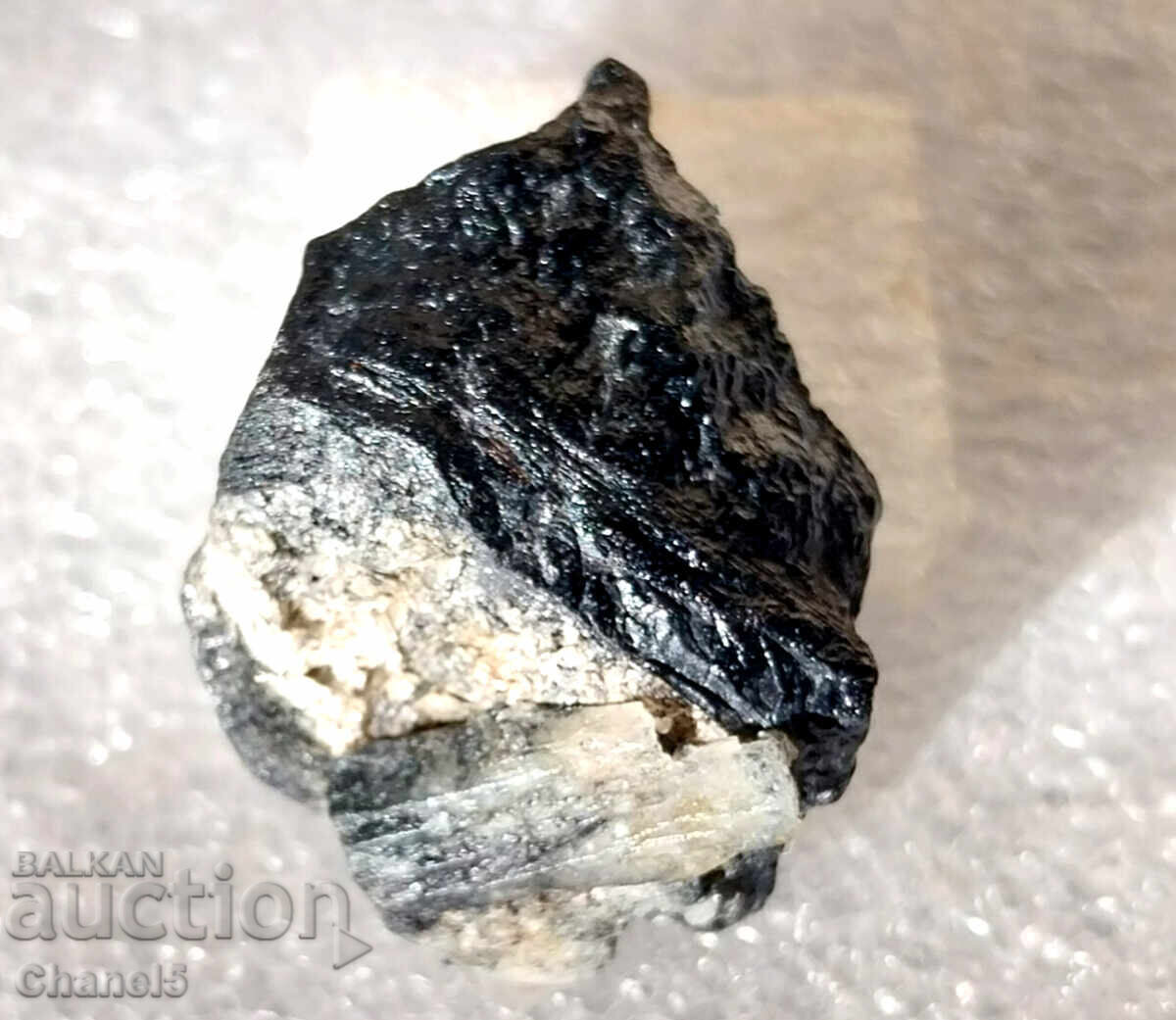 Auction  NATURAL BLACK TOURMALINE WITH QUARTZ - 37.95 carats - (687)