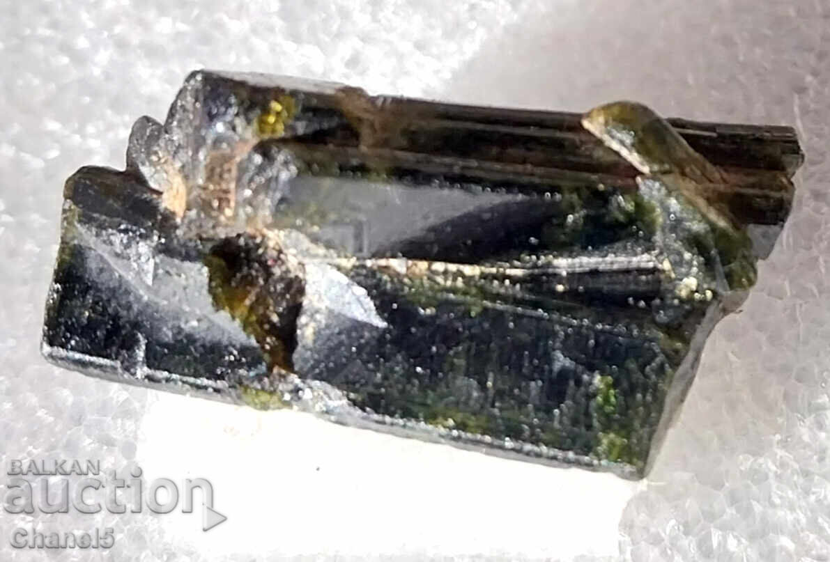 NATURAL GREEN TWIN TOURMALINE - 33.75 carats - (688) with price 36.00 BGN | € 18.41 NATURAL GREEN TWIN TOURMALINE - 33.75 carats - (688) with price 36.00 BGN | € 18.41