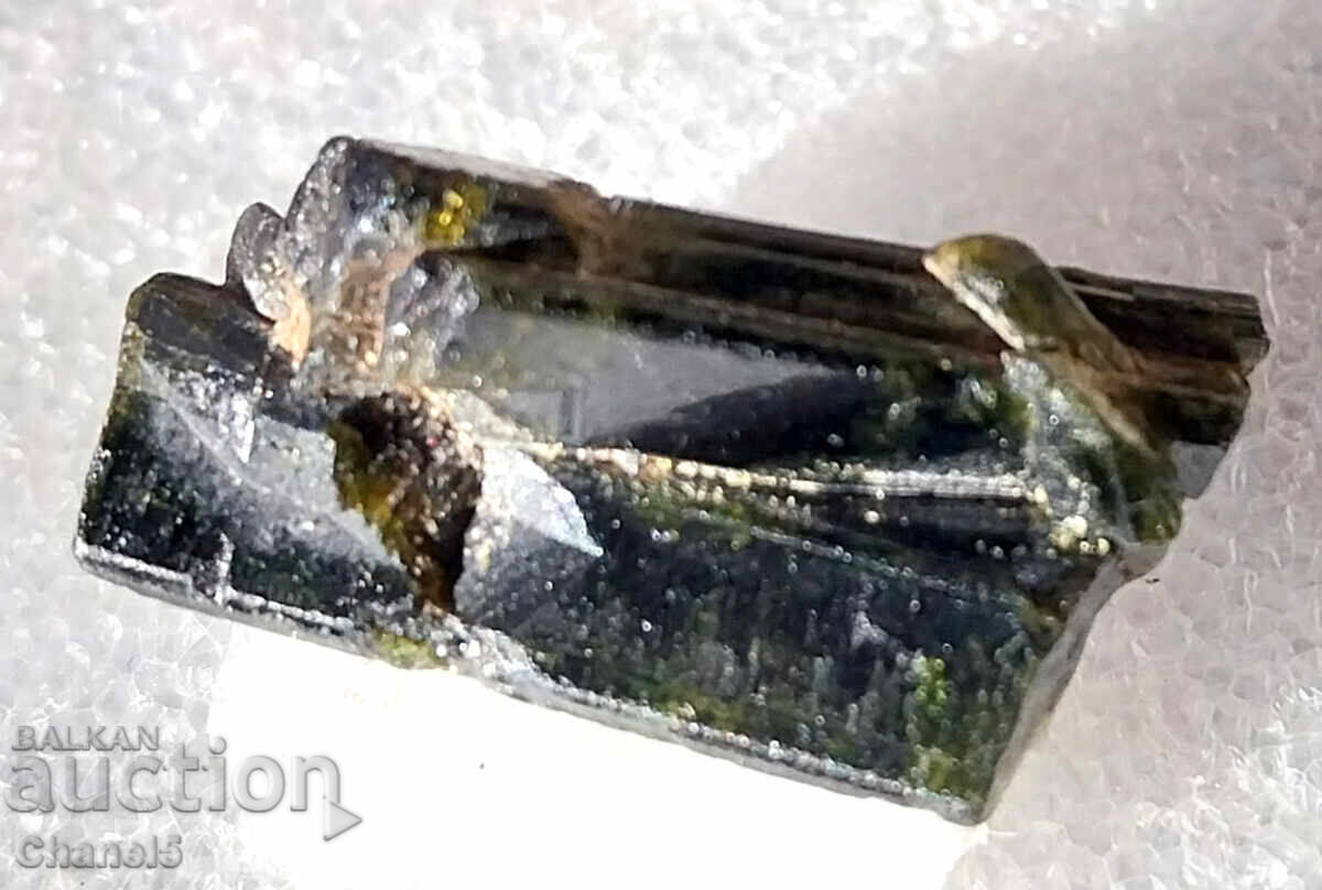 Auction NATURAL GREEN TWIN TOURMALINE - 33.75 carats - (688) Auction NATURAL GREEN TWIN TOURMALINE - 33.75 carats - (688)