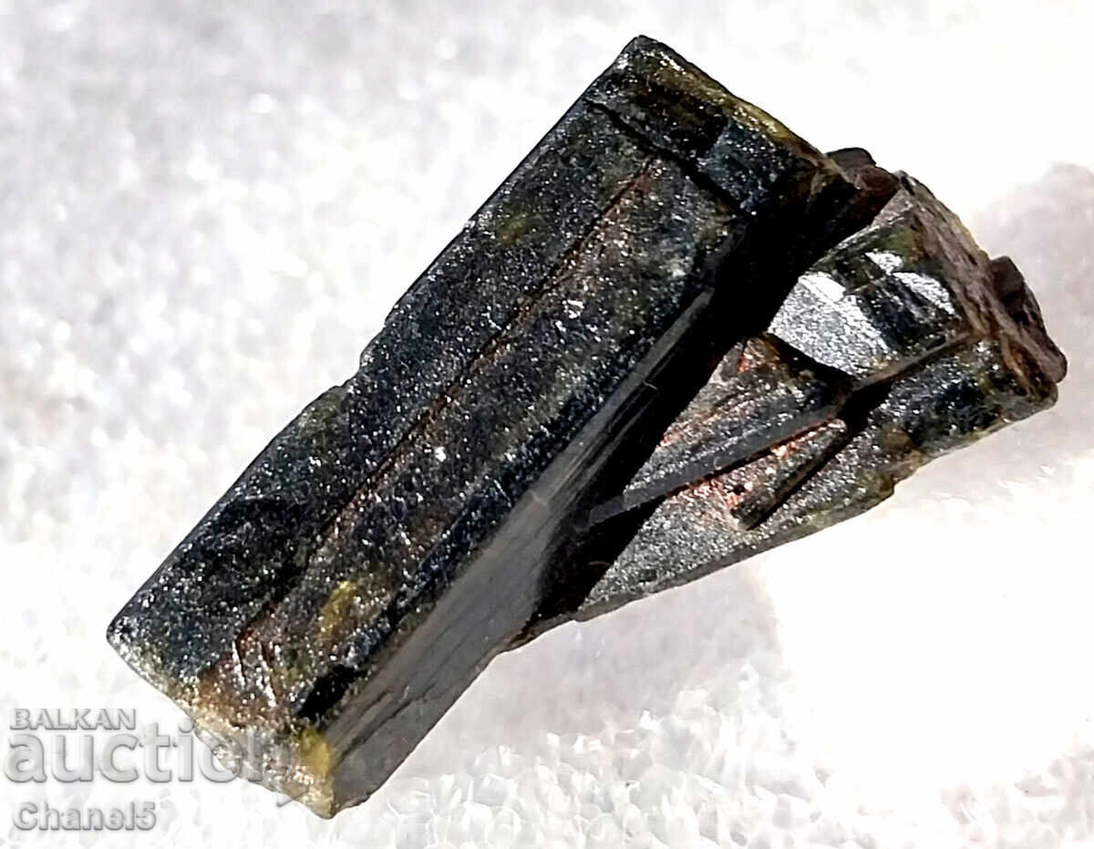 NATURAL GREEN TWIN TOURMALINE - 33.75 carats - (688) NATURAL GREEN TWIN TOURMALINE - 33.75 carats - (688)