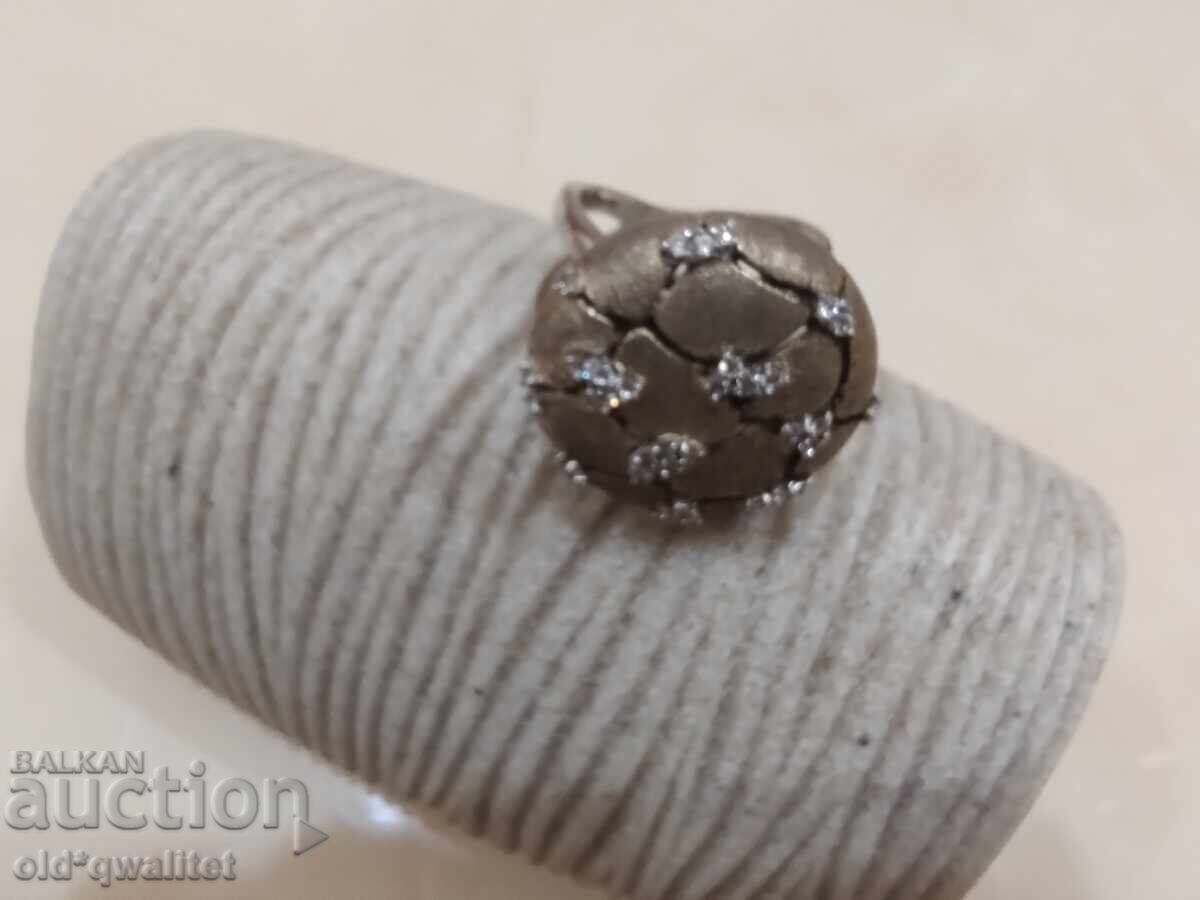 Ασημένιο Δαχτυλίδι με επιχρυσωμένο, πρωτότυπο σχέδιο με τιμή 297.00 BGN | € 151.85 Ασημένιο Δαχτυλίδι με επιχρυσωμένο, πρωτότυπο σχέδιο με τιμή 297.00 BGN | € 151.85