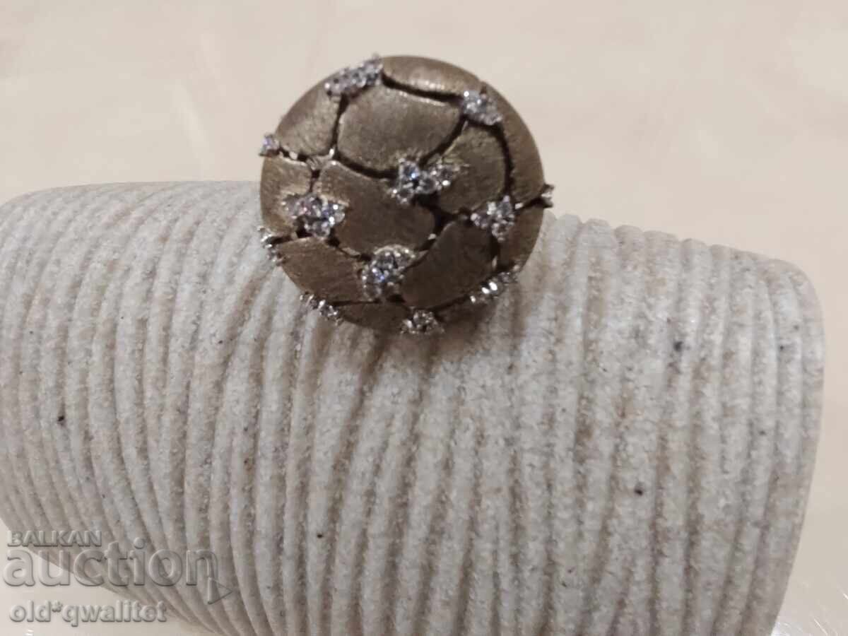 Ασημένιο Δαχτυλίδι με επιχρυσωμένο, πρωτότυπο σχέδιο Ασημένιο Δαχτυλίδι με επιχρυσωμένο, πρωτότυπο σχέδιο