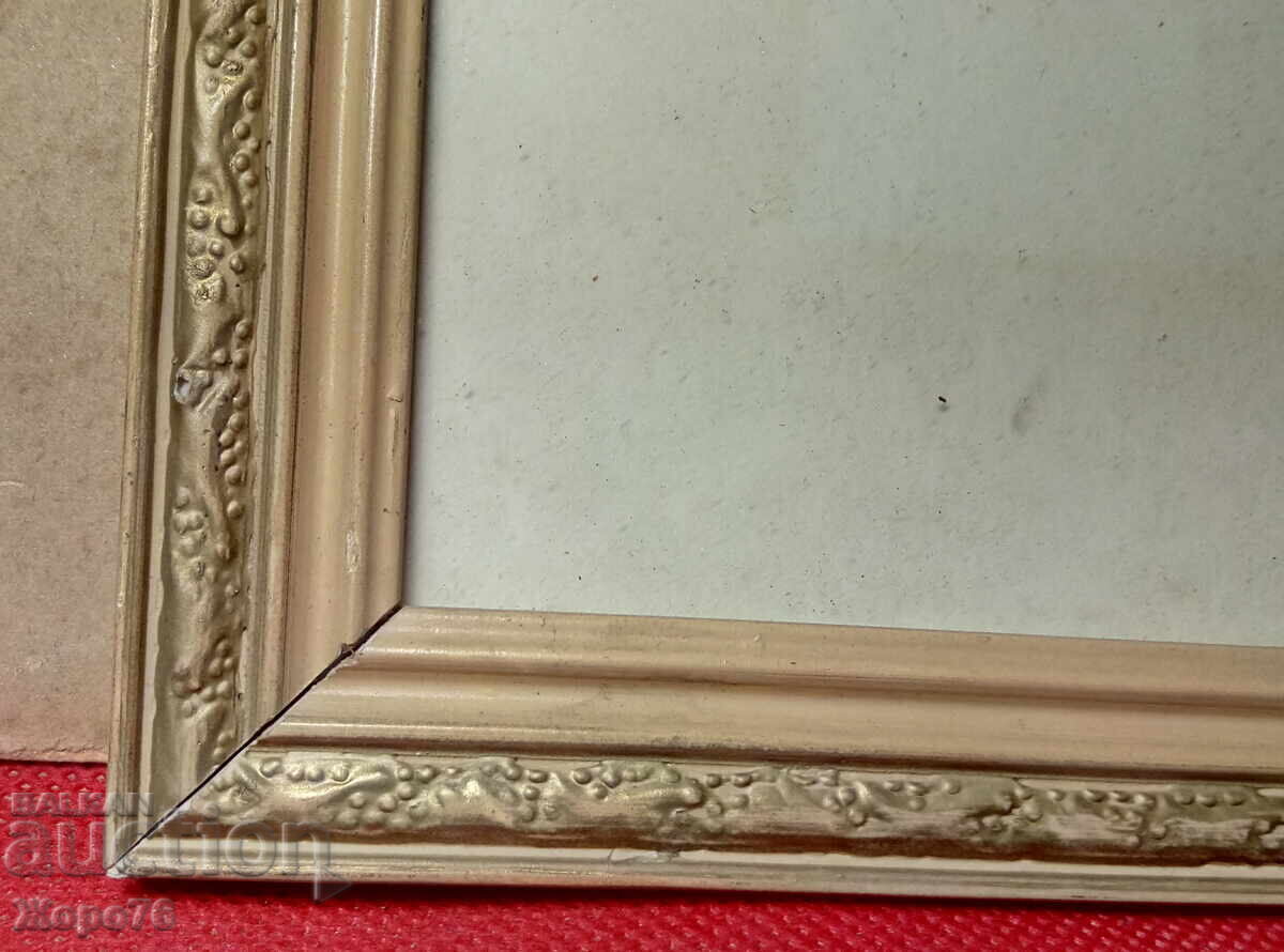 Old BEAUTIFUL ORNAMENTED WOODEN PICTURE FRAME with price 20.00 BGN | € 10.23 Old BEAUTIFUL ORNAMENTED WOODEN PICTURE FRAME with price 20.00 BGN | € 10.23