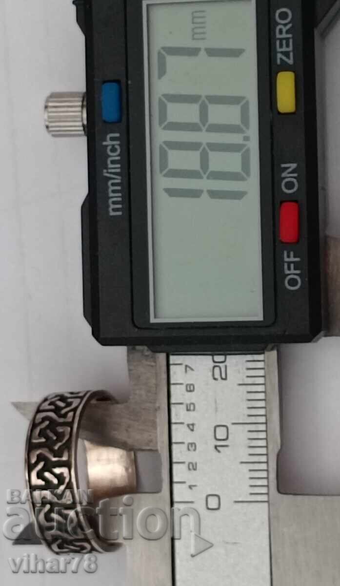 Licitație Un inel de argint Licitație Un inel de argint