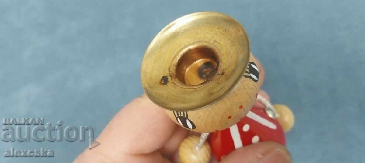 A set of wooden candlesticks - 7 A set of wooden candlesticks - 7