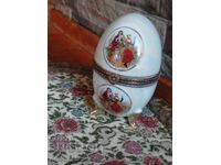 Porcelain egg with mother-of-pearl effect. Jewelry box