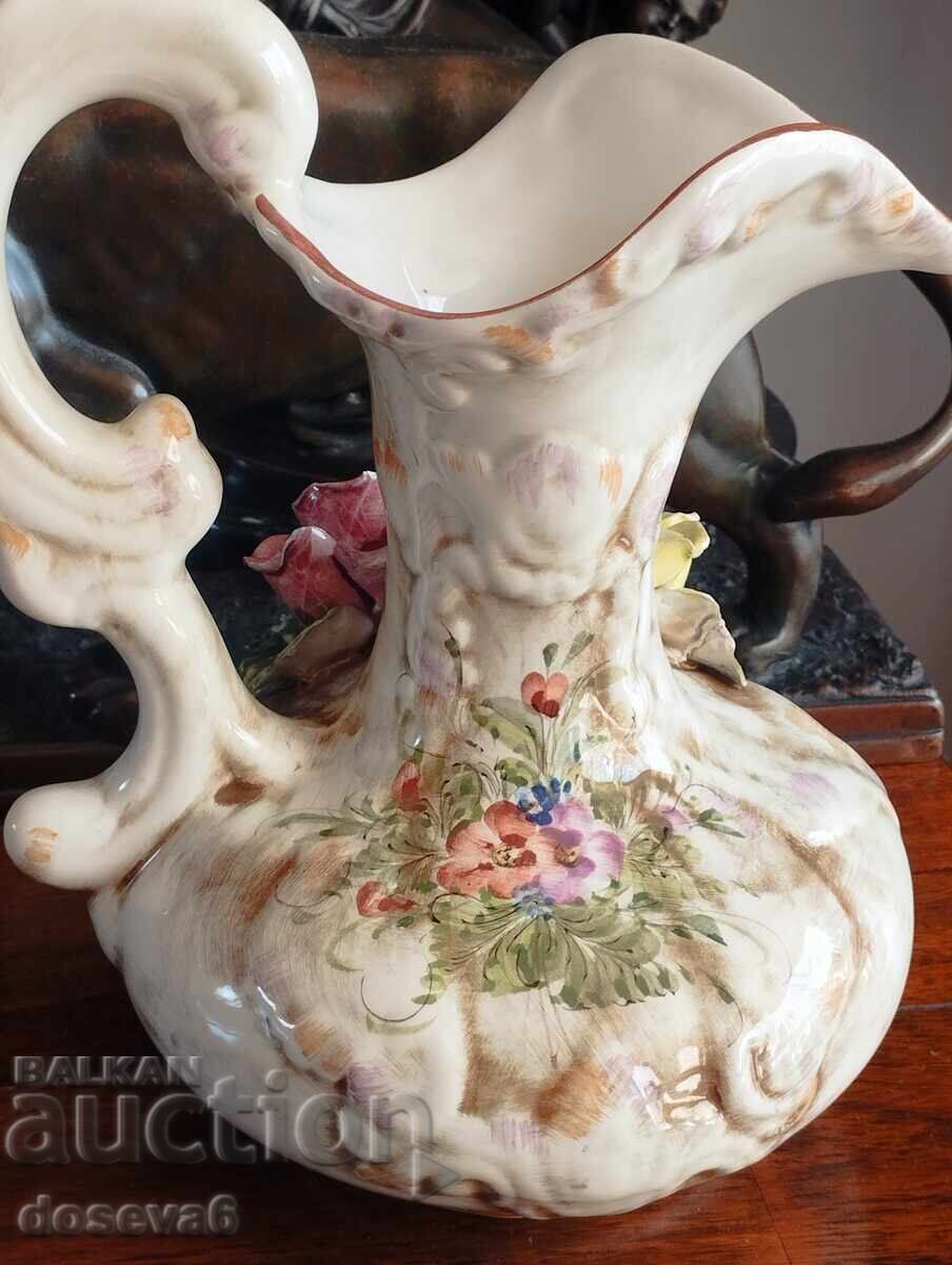 Vas/ulcior vechi Portugalia pictat manual cu preț 65.00 BGN | € 33.23 Vas/ulcior vechi Portugalia pictat manual cu preț 65.00 BGN | € 33.23