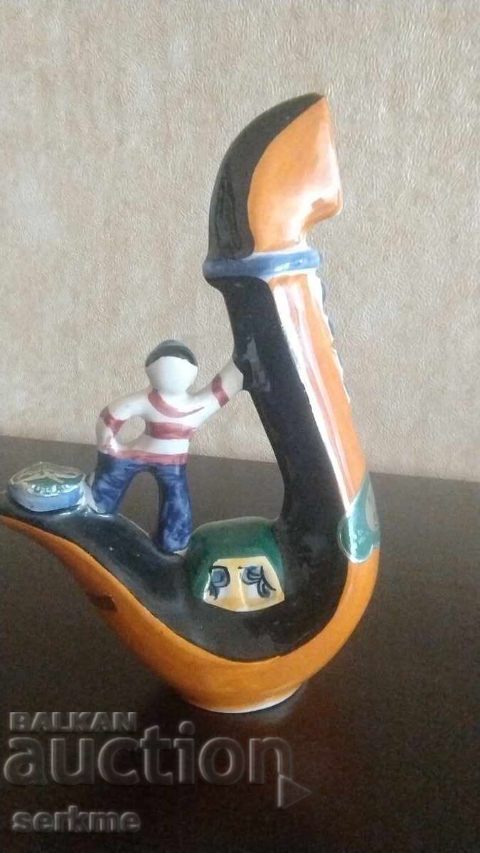 Porcelain figure Porcelain figure