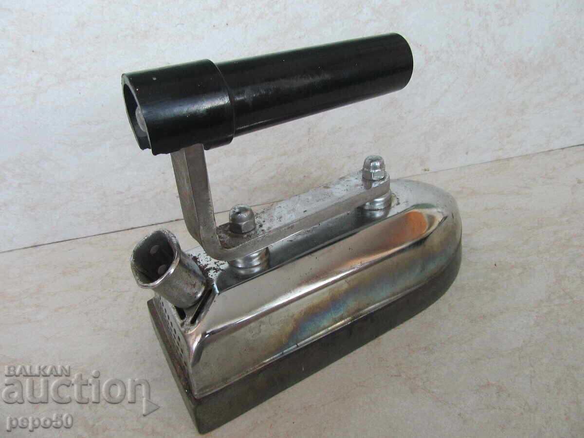 OLD 3.8-KILOGRAM ELECTRIC IRON FROM SOCA /1973/ OLD 3.8-KILOGRAM ELECTRIC IRON FROM SOCA /1973/