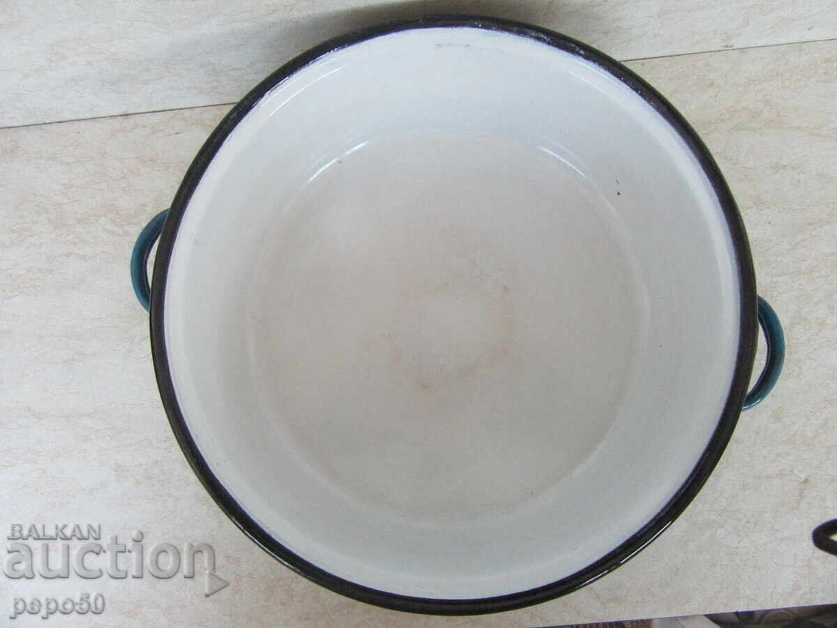 EXCELENT TAVĂ SMALTĂ ADĂCĂ DE SOCA cu preț 30.00 BGN | € 15.34 EXCELENT TAVĂ SMALTĂ ADĂCĂ DE SOCA cu preț 30.00 BGN | € 15.34