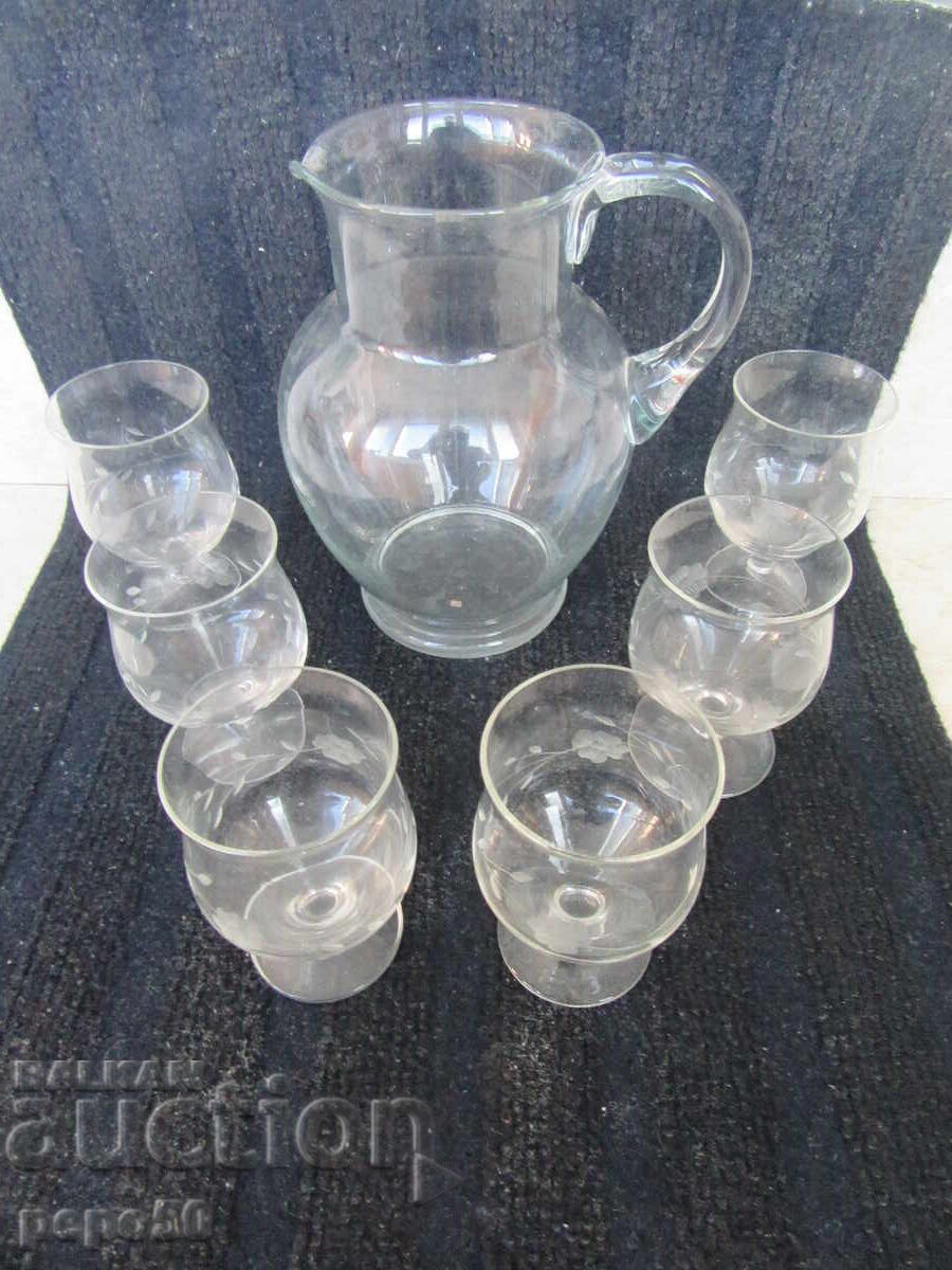 SERVICIU DE VIN INTERESANT - SOC