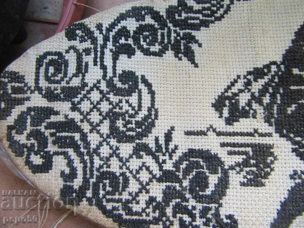 Auction BLACK AND WHITE FLIRTING - OLD EMBROIDERY BEFORE 1944 Auction BLACK AND WHITE FLIRTING - OLD EMBROIDERY BEFORE 1944