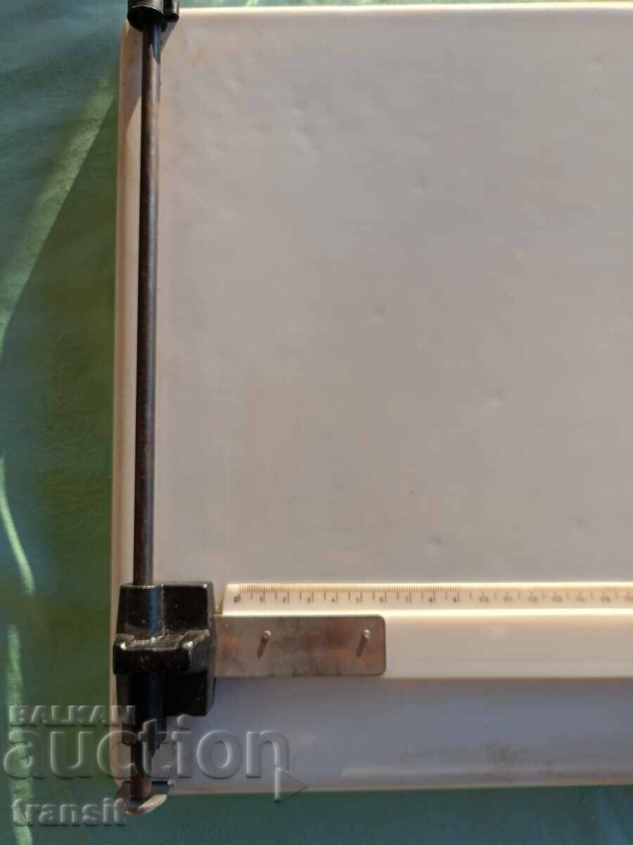 Planşetă de desen. cu preț 15.00 BGN | € 7.67 Planşetă de desen. cu preț 15.00 BGN | € 7.67