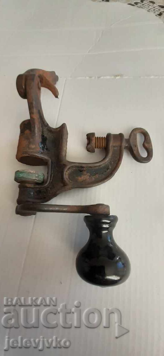 Mașină veche cu cartuş cu preț € 25.56 | 49.99 BGN