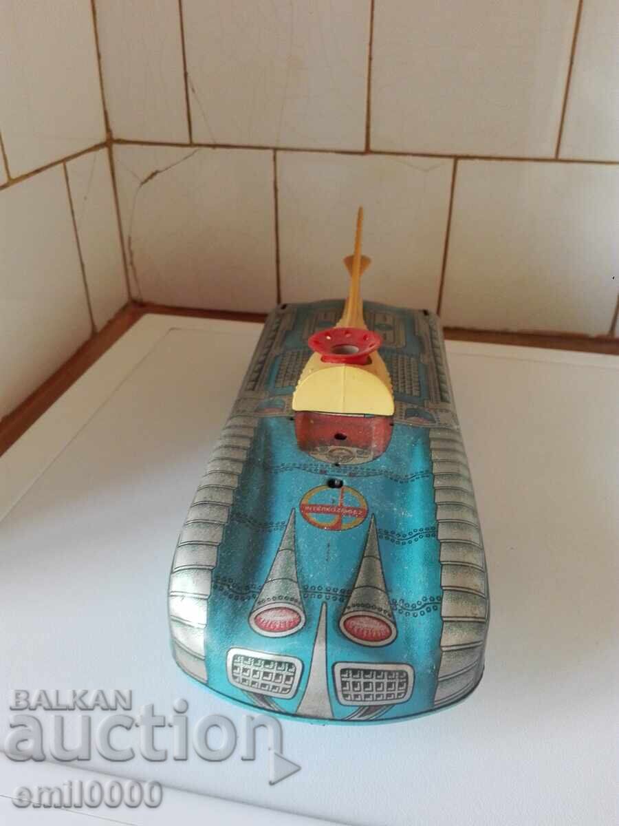 Ένα παλιό τσίγκινο παιχνίδι - μια φεγγαροπλαστική. με τιμή 19.99 BGN | € 10.22 Ένα παλιό τσίγκινο παιχνίδι - μια φεγγαροπλαστική. με τιμή 19.99 BGN | € 10.22