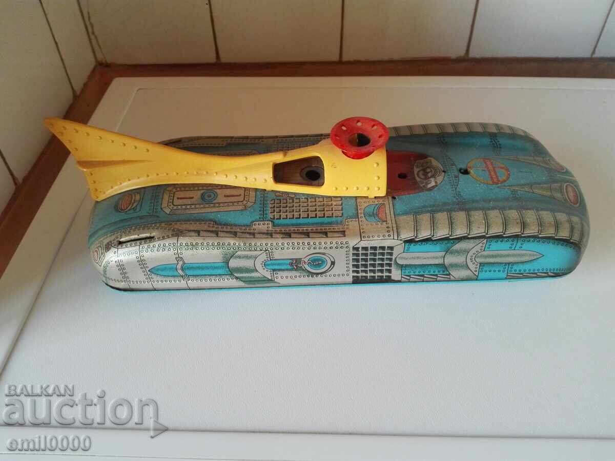 Δημοπρασία Ένα παλιό τσίγκινο παιχνίδι - μια φεγγαροπλαστική. Δημοπρασία Ένα παλιό τσίγκινο παιχνίδι - μια φεγγαροπλαστική.