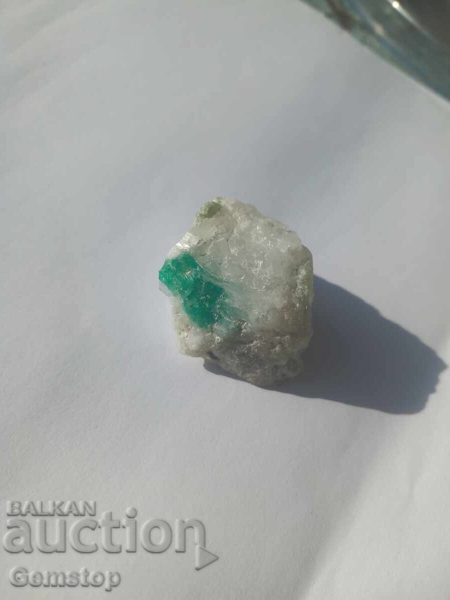 Delivery of 143.05 carats of natural raw emerald