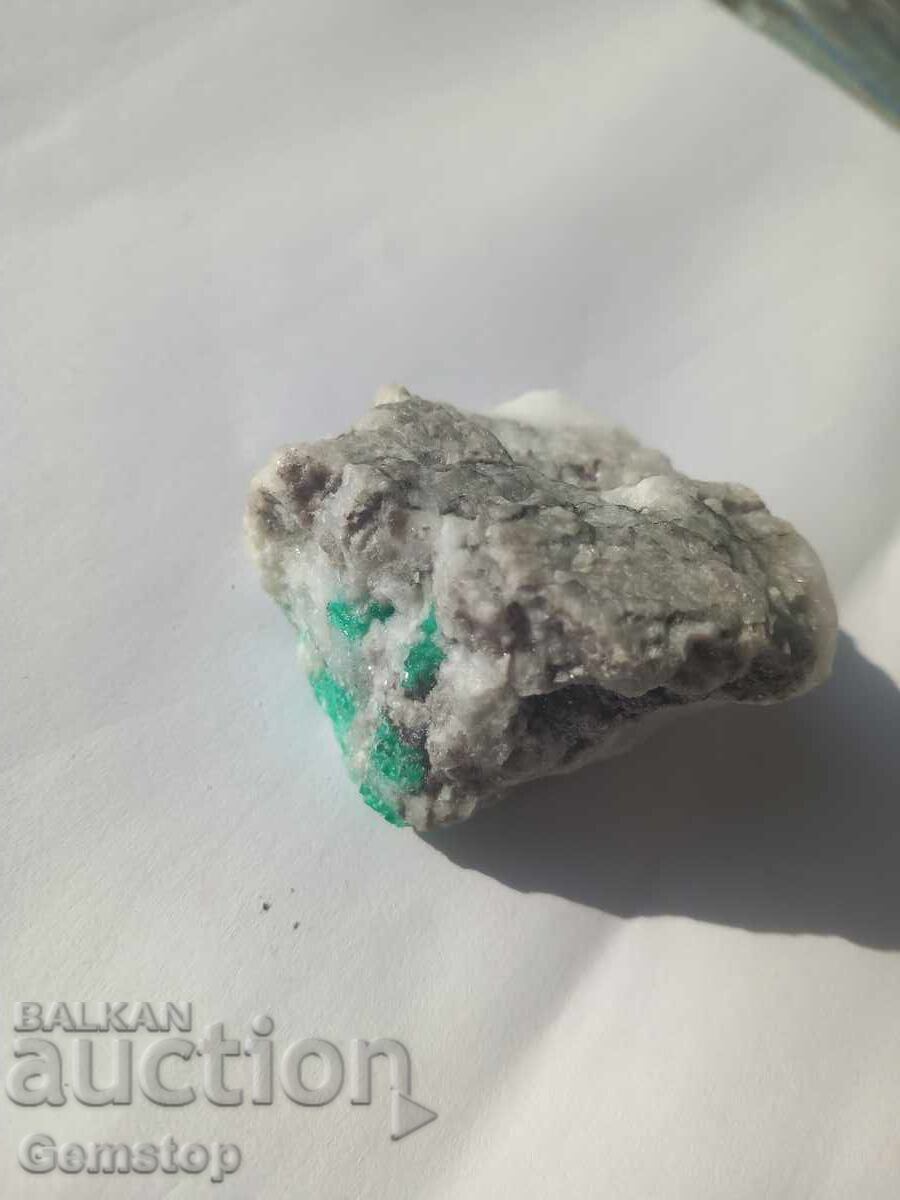 414.80 carats of natural raw emerald with price 370.00 BGN | € 189.18 414.80 carats of natural raw emerald with price 370.00 BGN | € 189.18