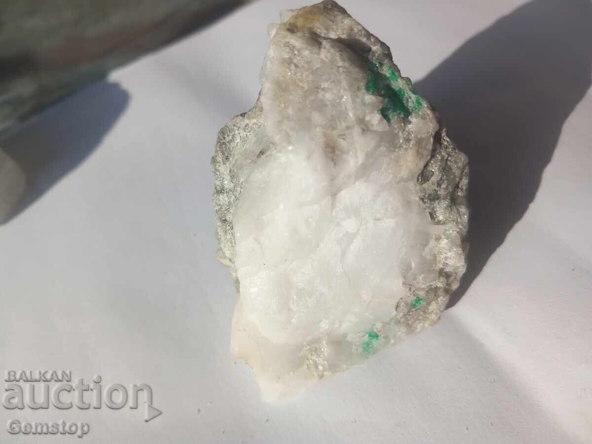 909.50 carats of natural raw emerald with price 600.00 BGN | € 306.78 909.50 carats of natural raw emerald with price 600.00 BGN | € 306.78