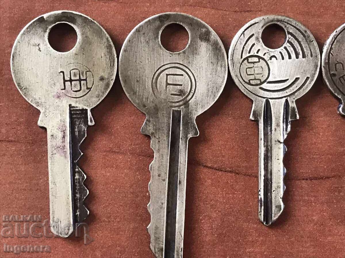 Auction KEY KEYS BRONZE ANTIQUE - 7 PCS. Auction KEY KEYS BRONZE ANTIQUE - 7 PCS.
