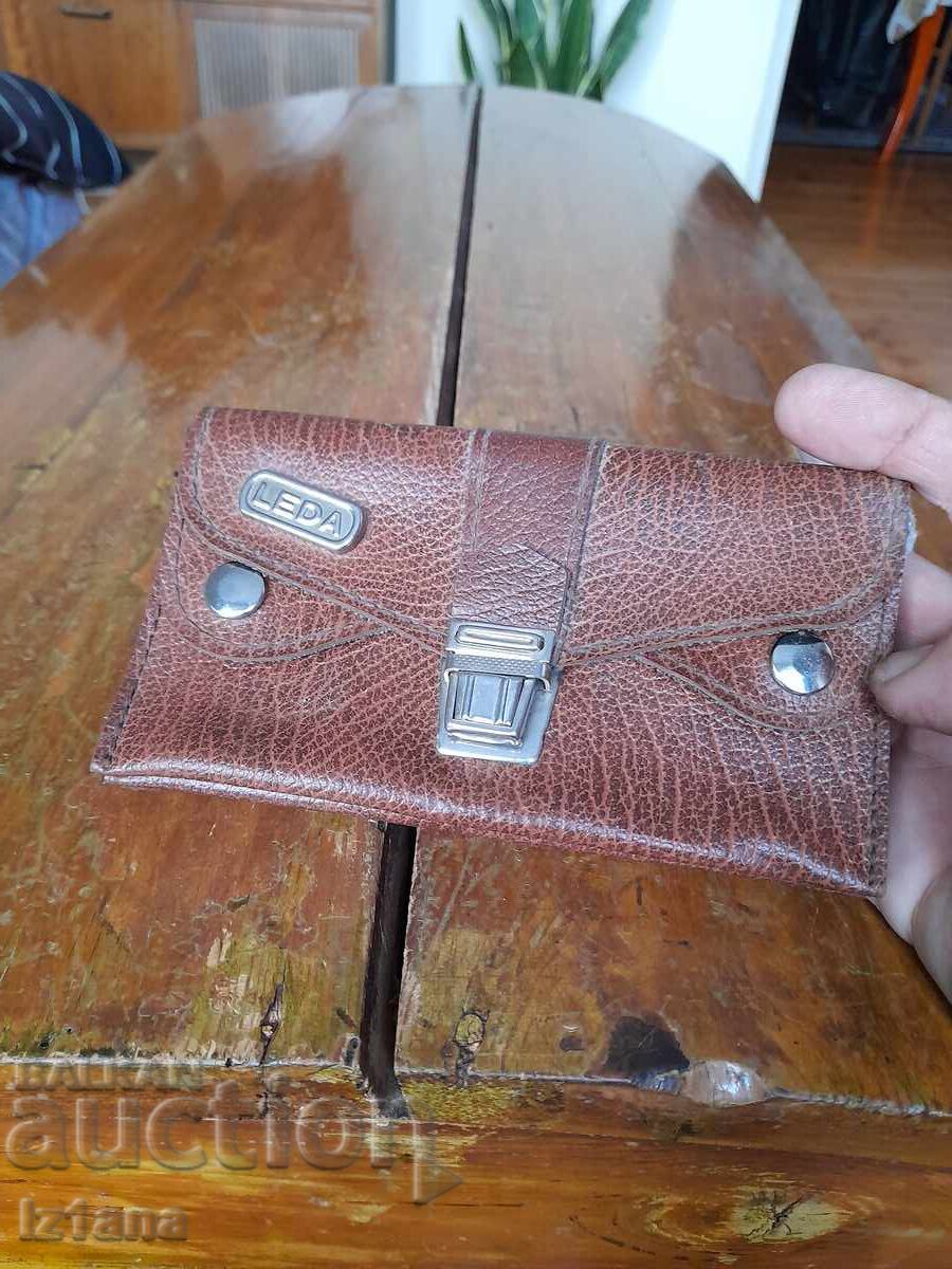 Auction  Old wallet Leda