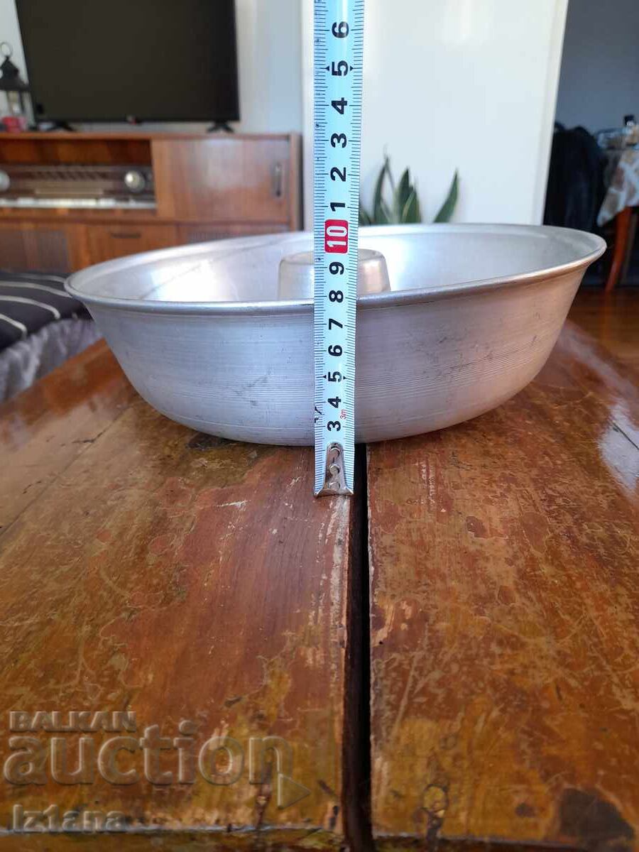 Old aluminum cake pan with price 43.00 BGN | € 21.99 Old aluminum cake pan with price 43.00 BGN | € 21.99