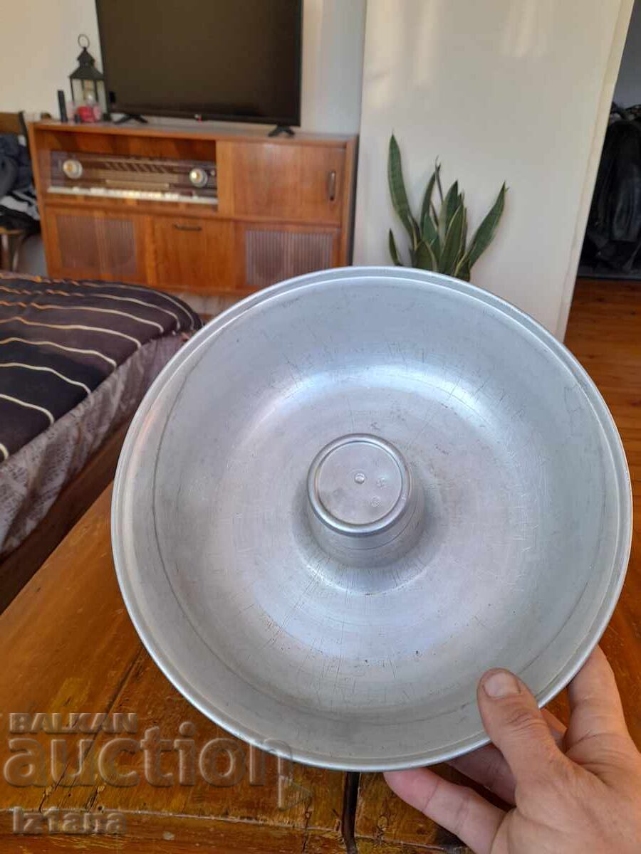 Delivery of Old aluminum cake pan Delivery of Old aluminum cake pan