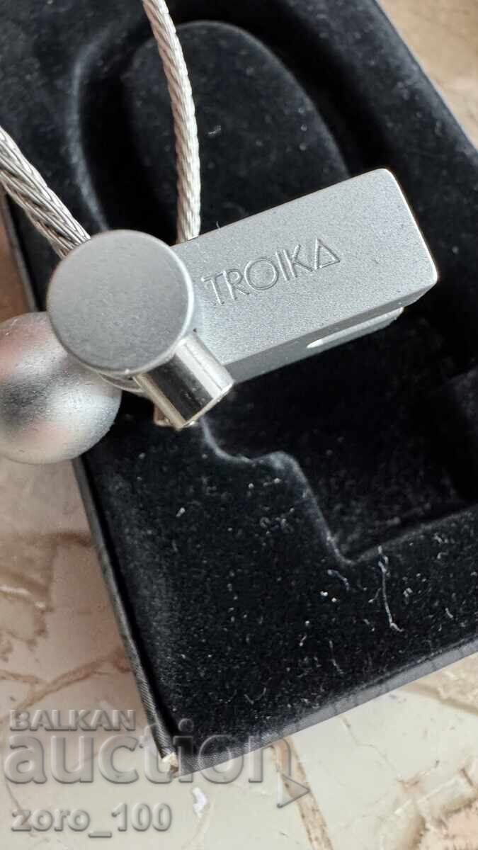 Παράδοση Τρόικα, μπρελόκ γερμανικής ποιότητας