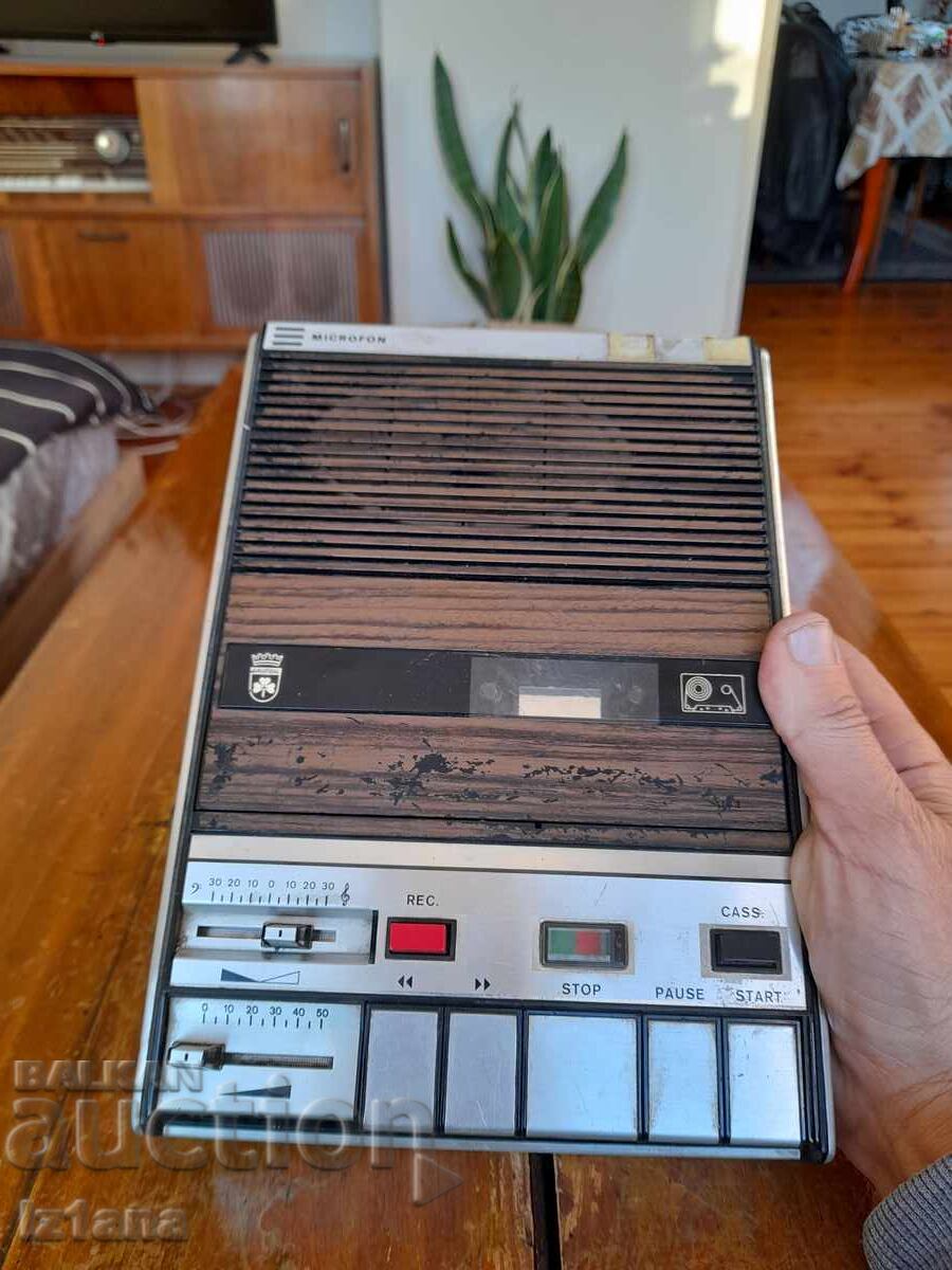 Old cassette player Grundig C410 with price 65.00 BGN | € 33.23 Old cassette player Grundig C410 with price 65.00 BGN | € 33.23