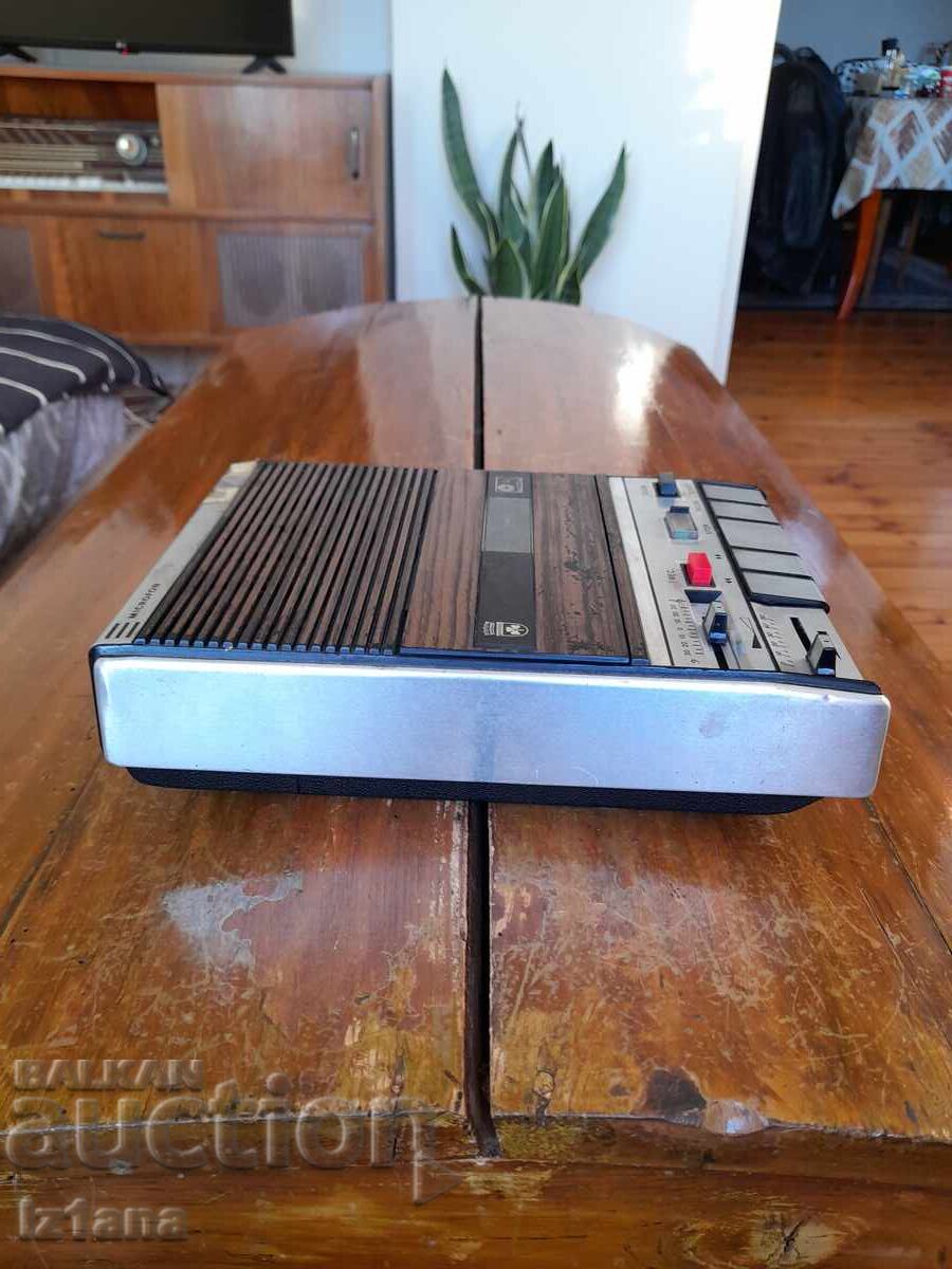 Auction Old cassette player Grundig C410 Auction Old cassette player Grundig C410