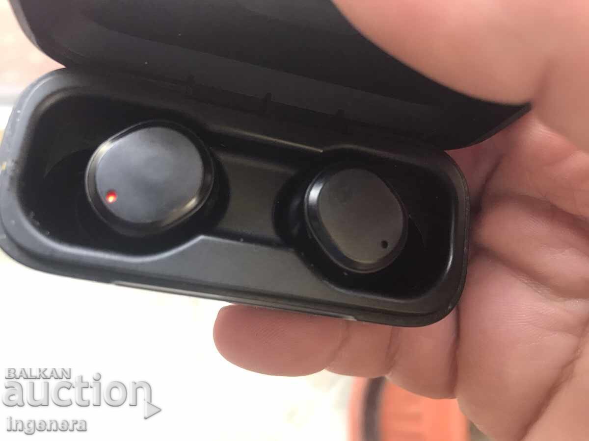 WIRELESS HEADPHONES-Skullcandy - 6 WIRELESS HEADPHONES-Skullcandy - 6