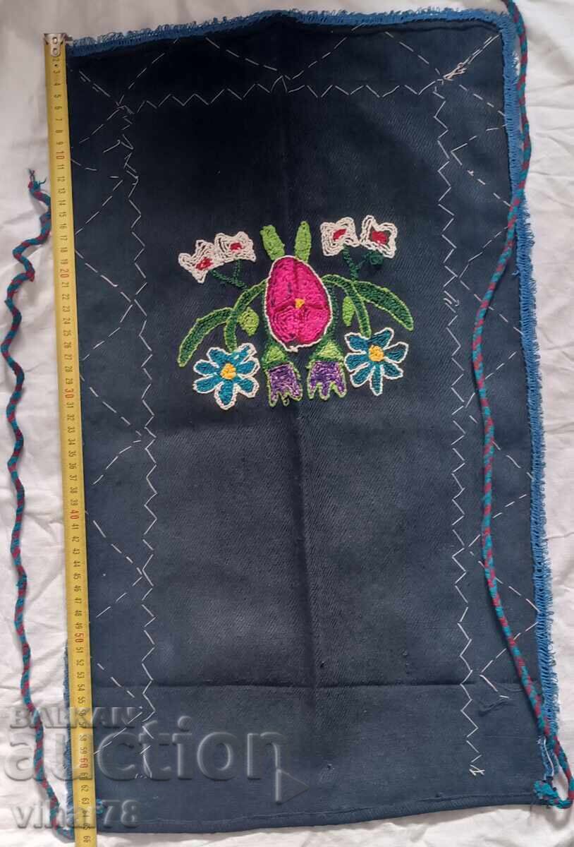 Un șorț cu preț € 33.74 | 65.99 BGN