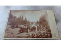 Photo Officers and soldiers in the mountains in winter