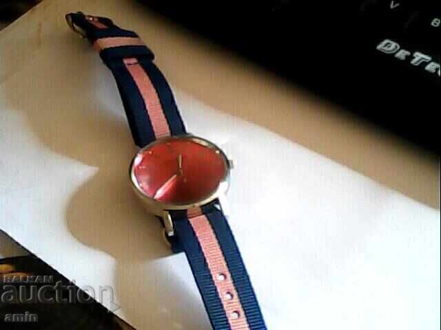 4асовник  axent of scandiavia с цена 20.00 лв. | € 10.23